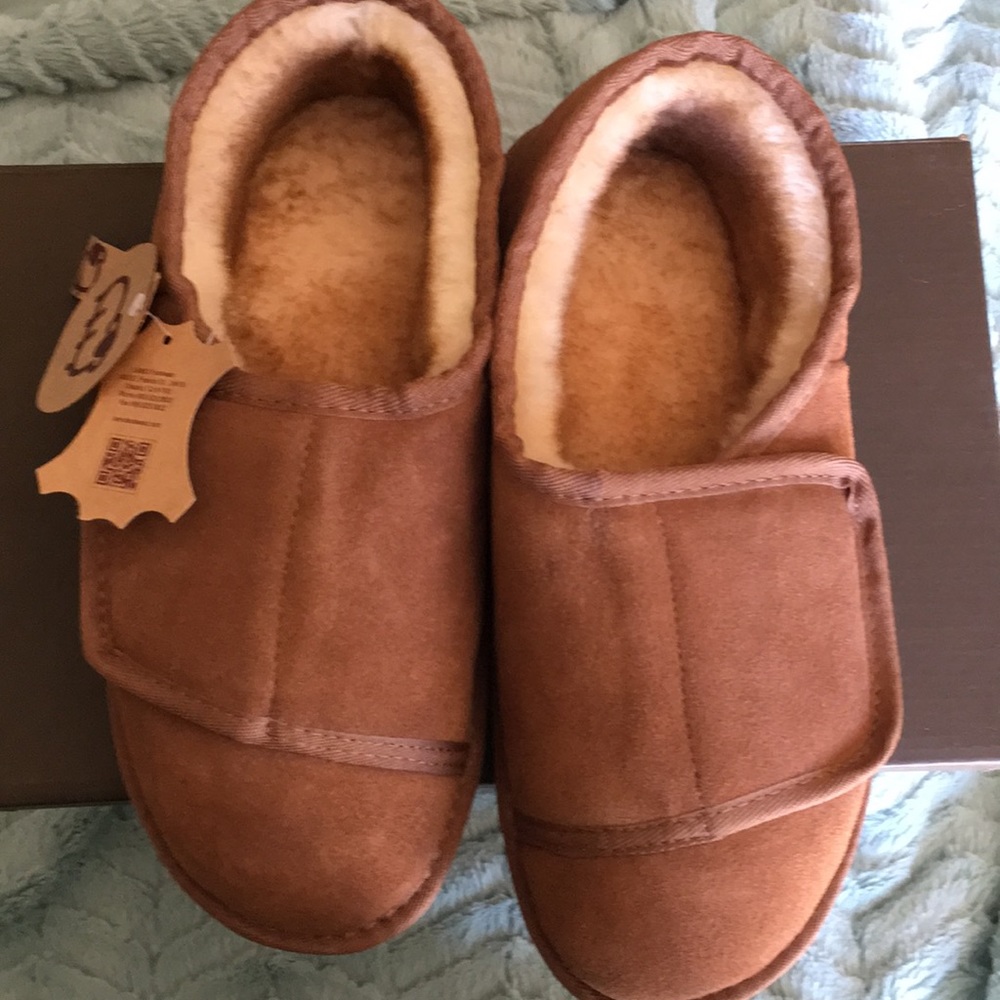 LAMO footwear, closed toe men’s slippers.
